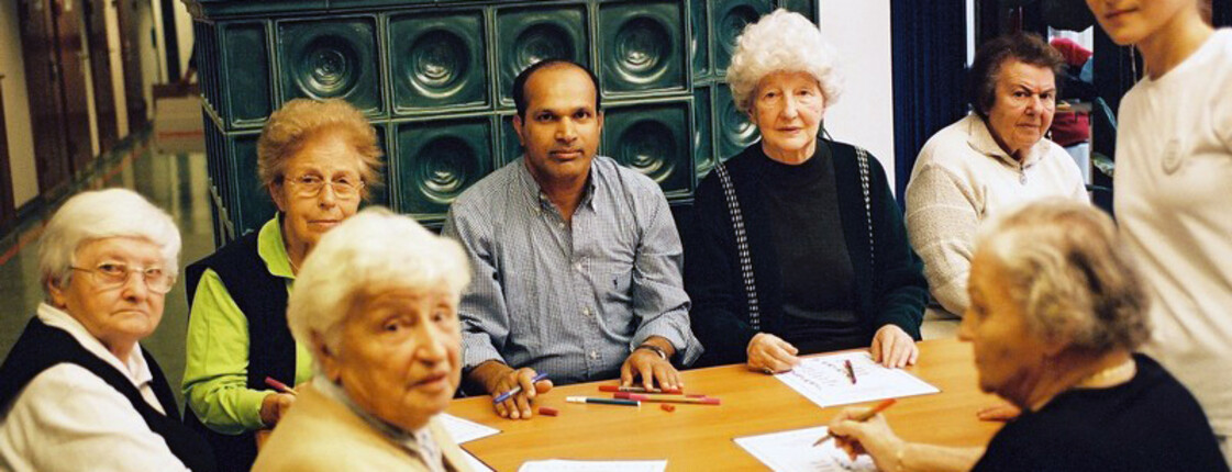 Seniorinnen am Tisch Seniorinnen am Tisch