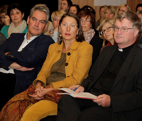 Tagung der Diözese Innsbruck in Zirl zur Flüchtlingshilfe mit Bischof Manfred Scheuer, Landerätin Christine Baur und Caritasdirektor Georg Schärmer (v.r.)