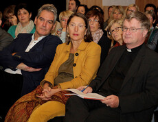 Tagung der Diözese Innsbruck in Zirl zur Flüchtlingshilfe mit Bischof Manfred Scheuer, Landerätin Christine Baur und Caritasdirektor Georg Schärmer (v.r.)