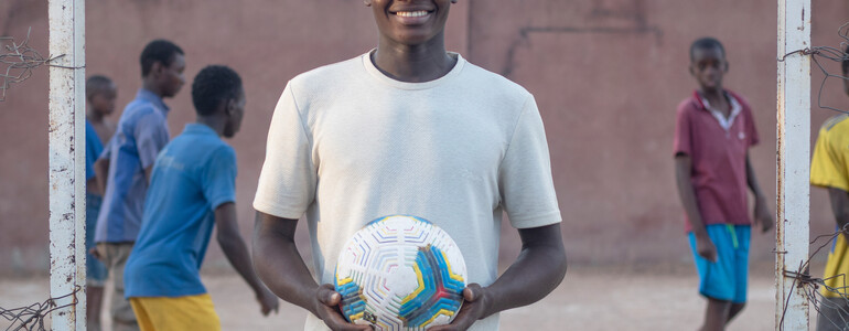 Anpfiff eines Fußballspiels